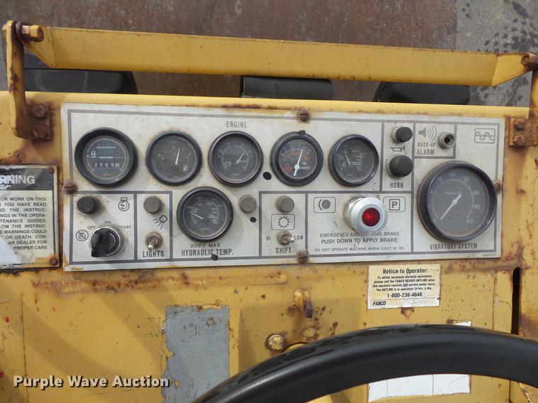 image for item DW9534 1992 Caterpillar CS-433B single vibratory drum roller