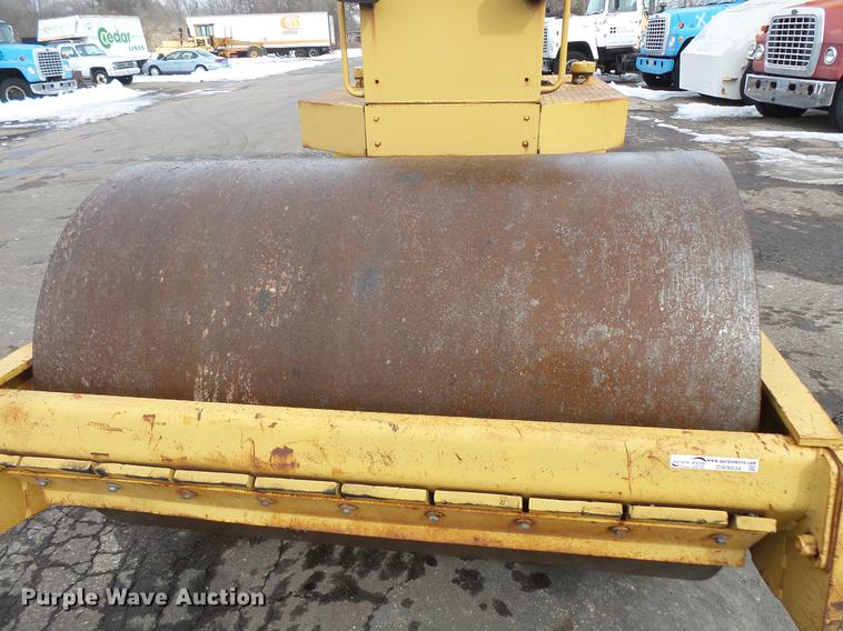 image for item DW9534 1992 Caterpillar CS-433B single vibratory drum roller