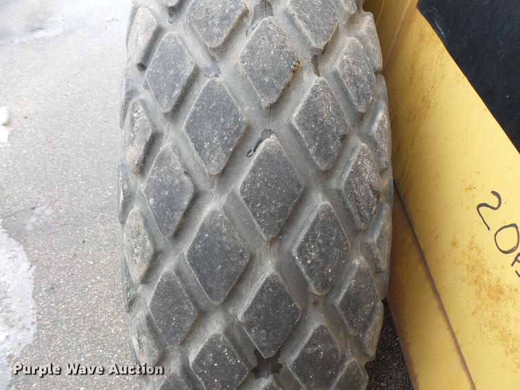 image for item DW9534 1992 Caterpillar CS-433B single vibratory drum roller