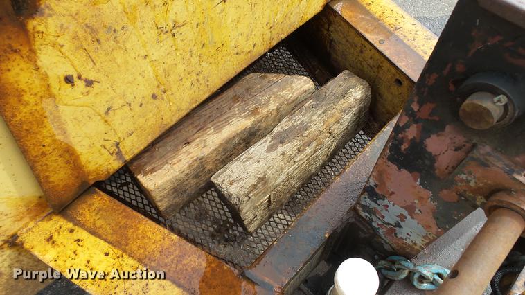 image for item DW9535 1990 Towmaster T20 equipment trailer