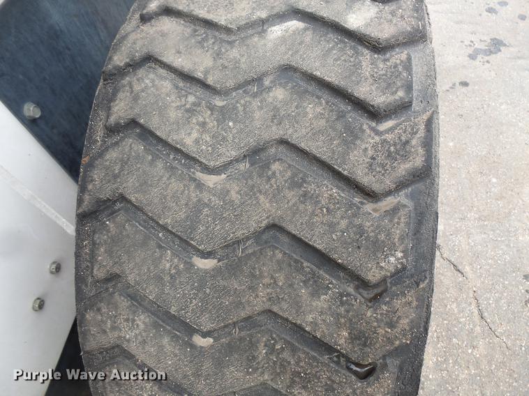 image for item DW9537 2010 Bobcat S300 skid steer