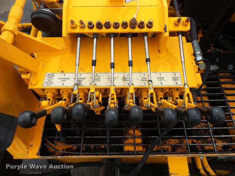 image for item DW9538 2006 LeeBoy 8510 paver