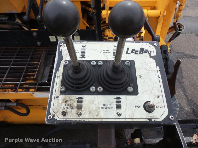 image for item DW9538 2006 LeeBoy 8510 paver