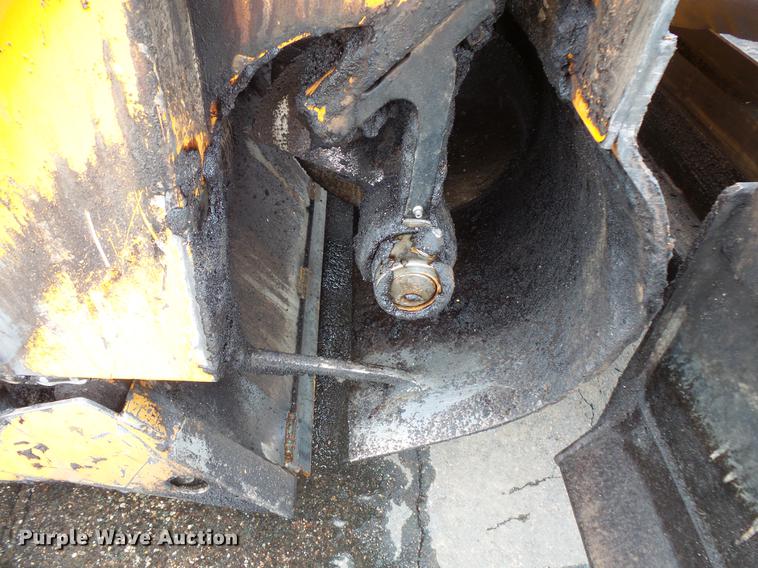 image for item DW9538 2006 LeeBoy 8510 paver