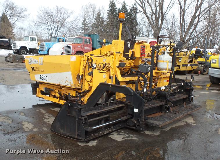 image for item DW9539 2002 LeeBoy L8500T paver