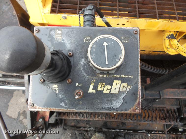 image for item DW9539 2002 LeeBoy L8500T paver