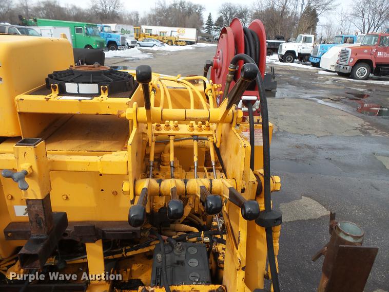 image for item DW9539 2002 LeeBoy L8500T paver