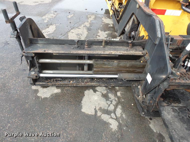 image for item DW9539 2002 LeeBoy L8500T paver