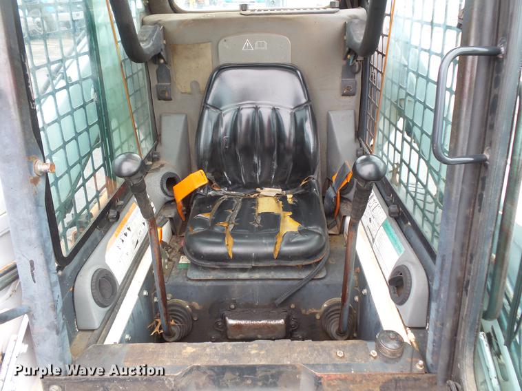 image for item DW9546 2001 Bobcat 773 skid steer