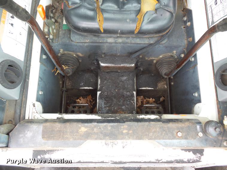 image for item DW9546 2001 Bobcat 773 skid steer