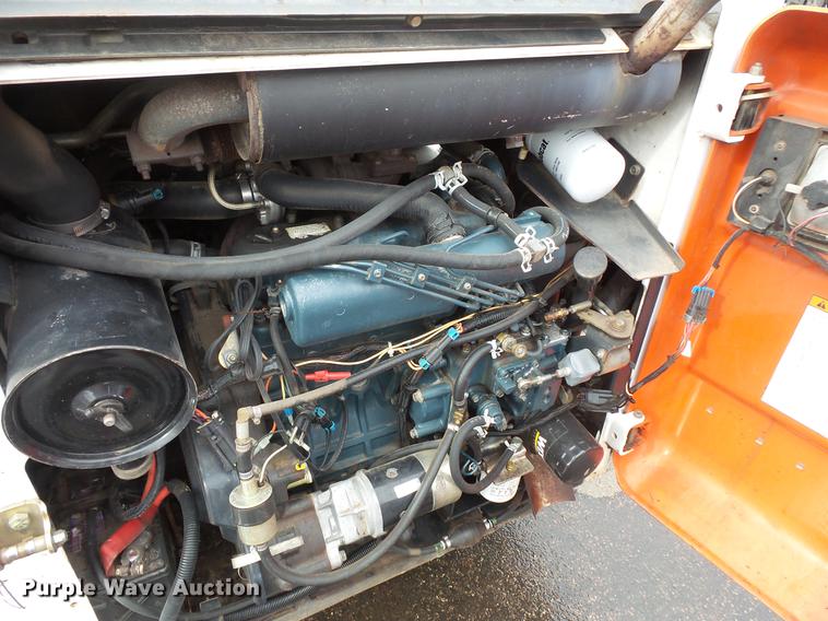 image for item DW9546 2001 Bobcat 773 skid steer