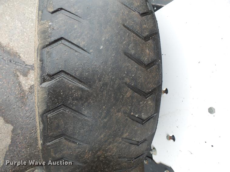 image for item DW9546 2001 Bobcat 773 skid steer