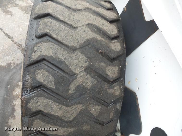 image for item DW9546 2001 Bobcat 773 skid steer