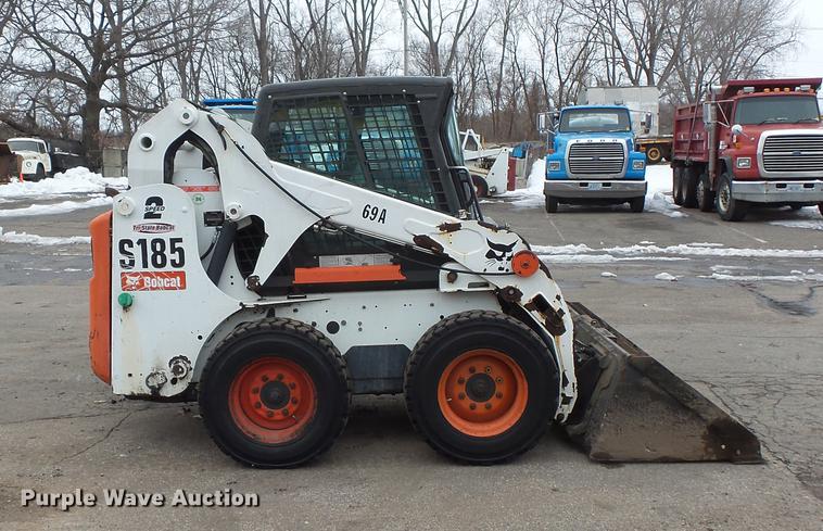 image for item DW9556 2012 Bobcat S185 skid steer