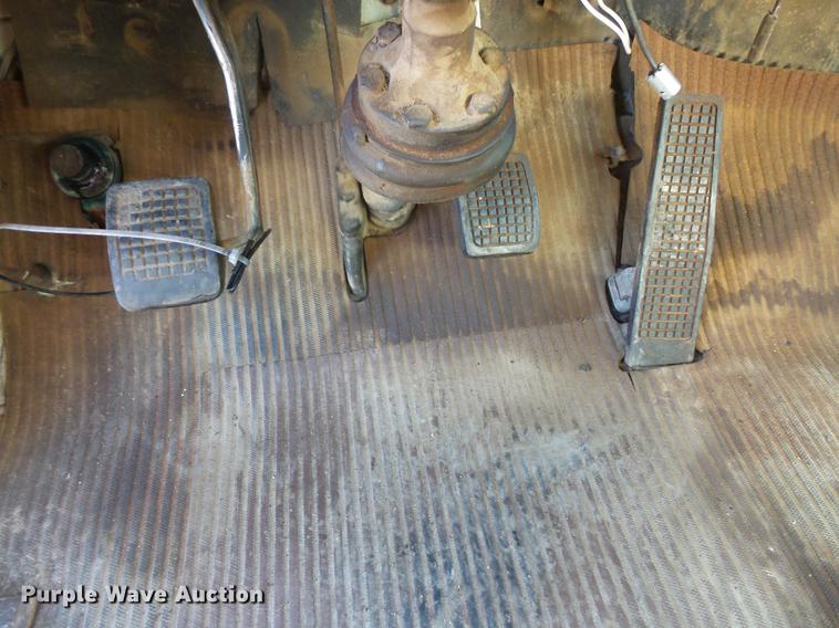 image for item DW9558 1984 Ford 8000 dump truck