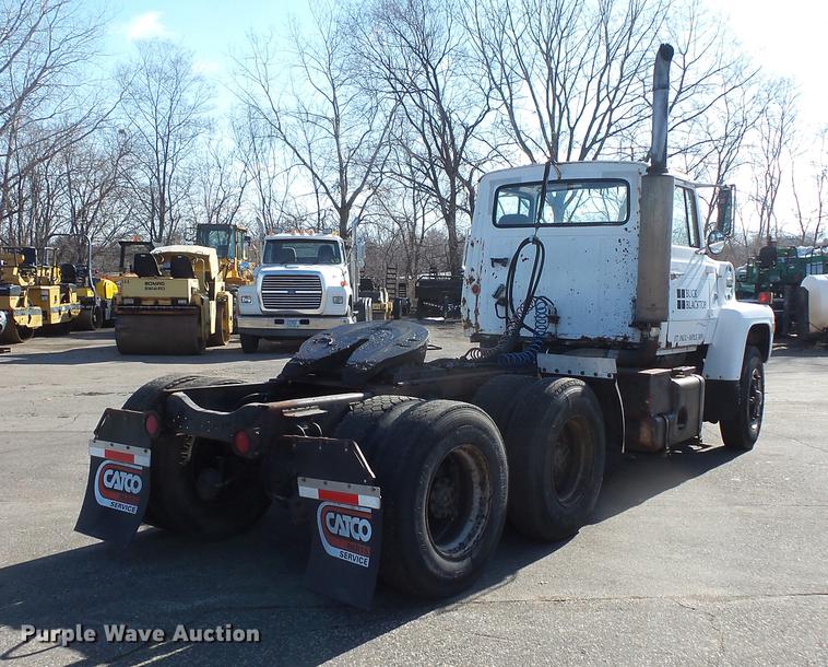 image for item DW9559 1981 Ford LT9000 semi truck