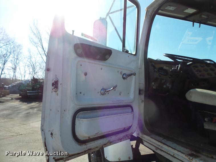 image for item DW9559 1981 Ford LT9000 semi truck
