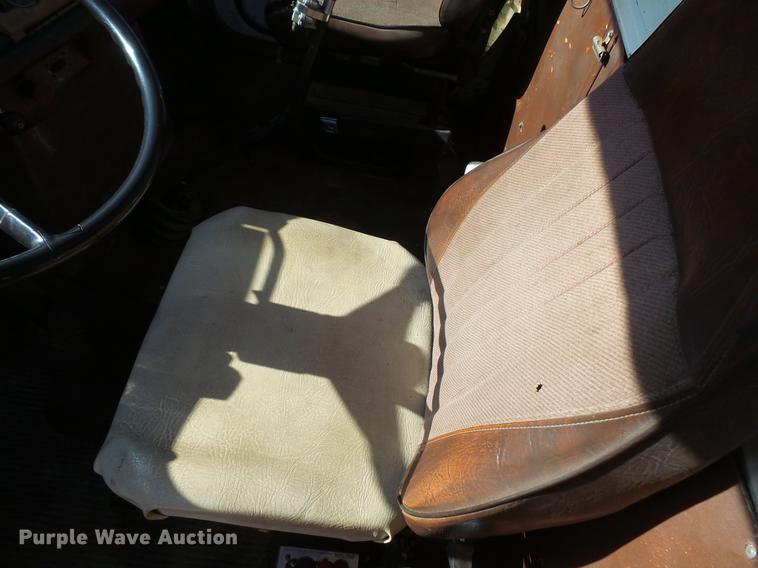 image for item DW9559 1981 Ford LT9000 semi truck