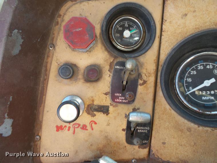 image for item DW9559 1981 Ford LT9000 semi truck