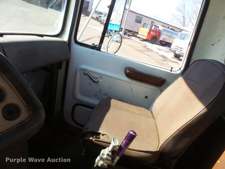 image for item DW9559 1981 Ford LT9000 semi truck