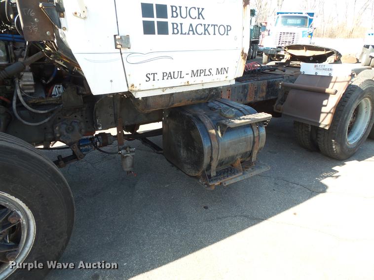 image for item DW9559 1981 Ford LT9000 semi truck