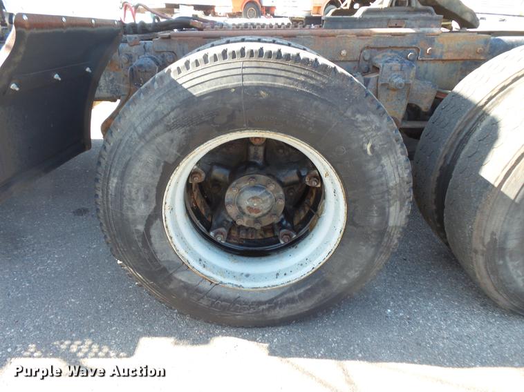 image for item DW9559 1981 Ford LT9000 semi truck