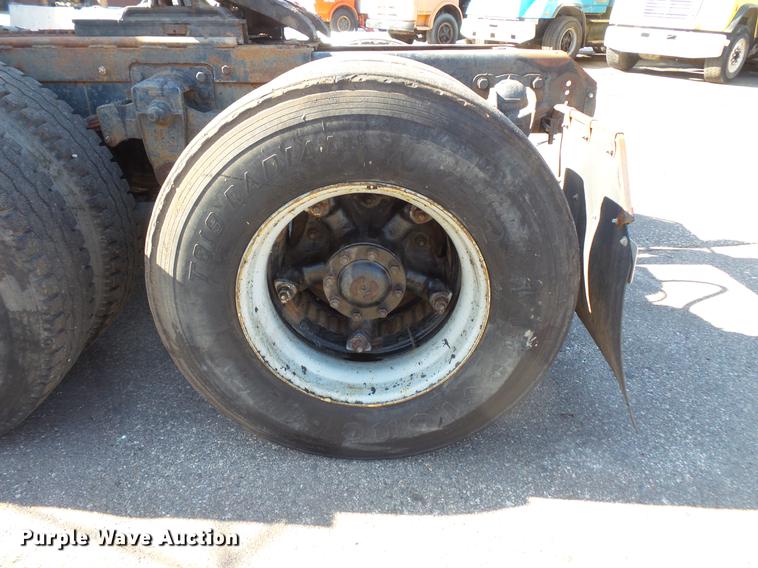 image for item DW9559 1981 Ford LT9000 semi truck