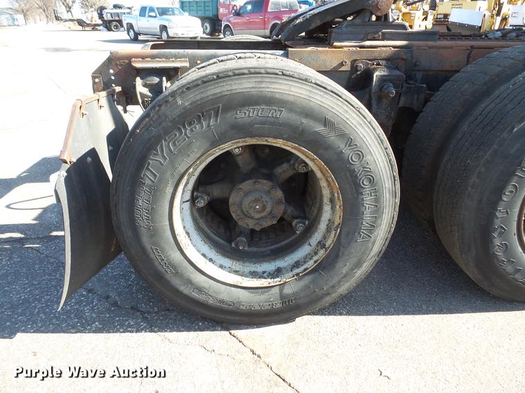 image for item DW9559 1981 Ford LT9000 semi truck