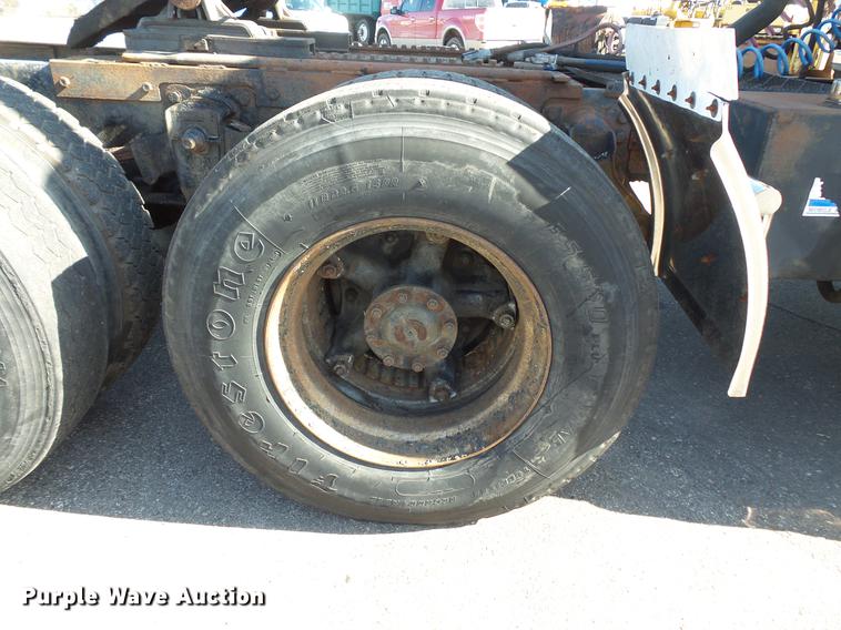 image for item DW9559 1981 Ford LT9000 semi truck