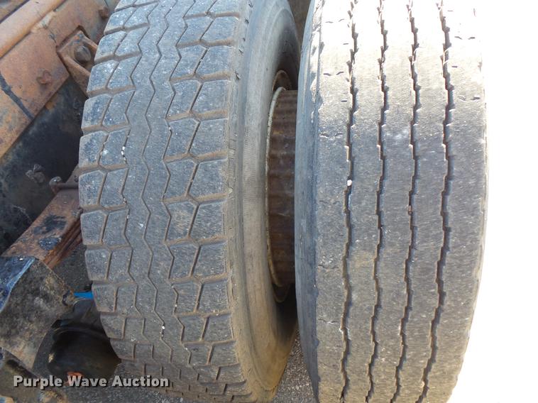 image for item DW9559 1981 Ford LT9000 semi truck