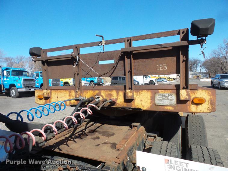 image for item DW9561 1985 Trail-Eze LP30T44 drop deck equipment trailer