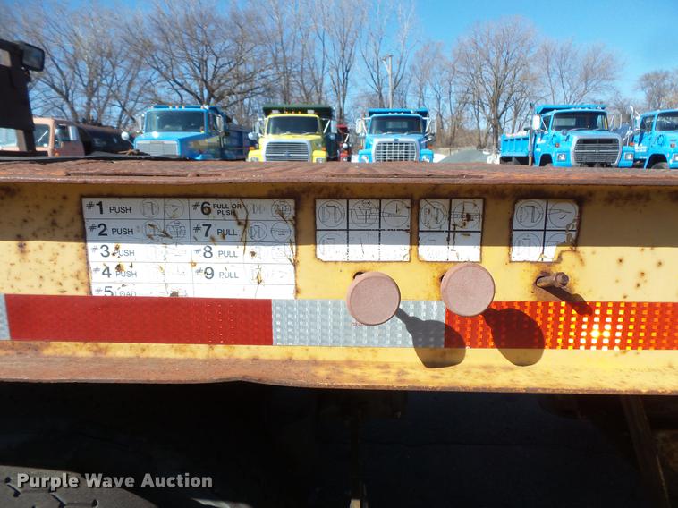 image for item DW9561 1985 Trail-Eze LP30T44 drop deck equipment trailer