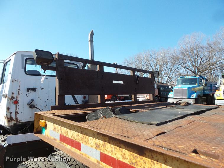 image for item DW9561 1985 Trail-Eze LP30T44 drop deck equipment trailer