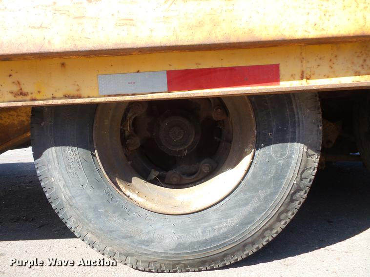 image for item DW9561 1985 Trail-Eze LP30T44 drop deck equipment trailer