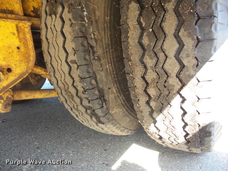 image for item DW9561 1985 Trail-Eze LP30T44 drop deck equipment trailer