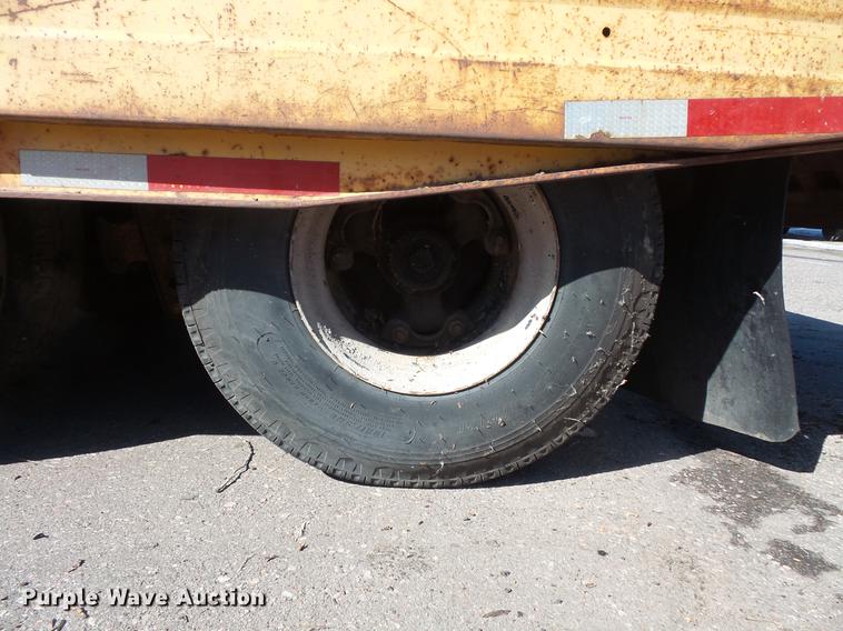 image for item DW9561 1985 Trail-Eze LP30T44 drop deck equipment trailer