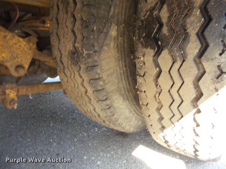 image for item DW9561 1985 Trail-Eze LP30T44 drop deck equipment trailer