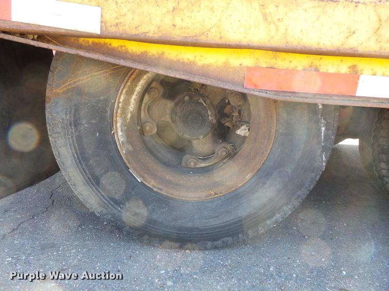 image for item DW9561 1985 Trail-Eze LP30T44 drop deck equipment trailer