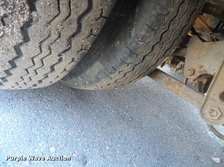 image for item DW9561 1985 Trail-Eze LP30T44 drop deck equipment trailer