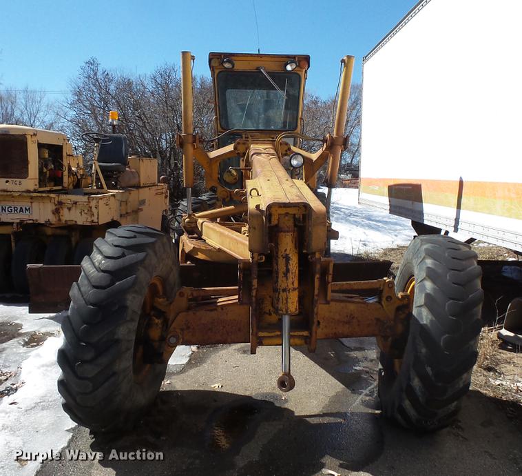 image for item DW9567 1977 John Deere 770 motor grader