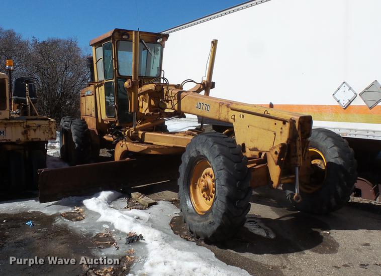 image for item DW9567 1977 John Deere 770 motor grader