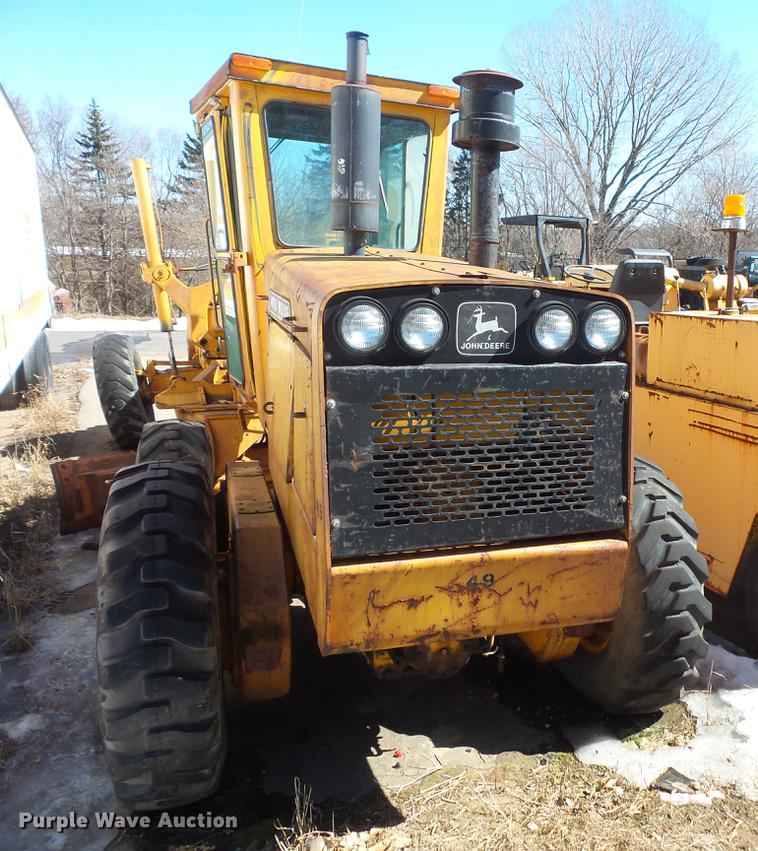 image for item DW9567 1977 John Deere 770 motor grader