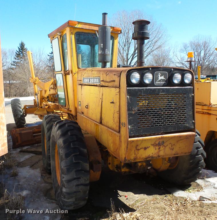 image for item DW9567 1977 John Deere 770 motor grader