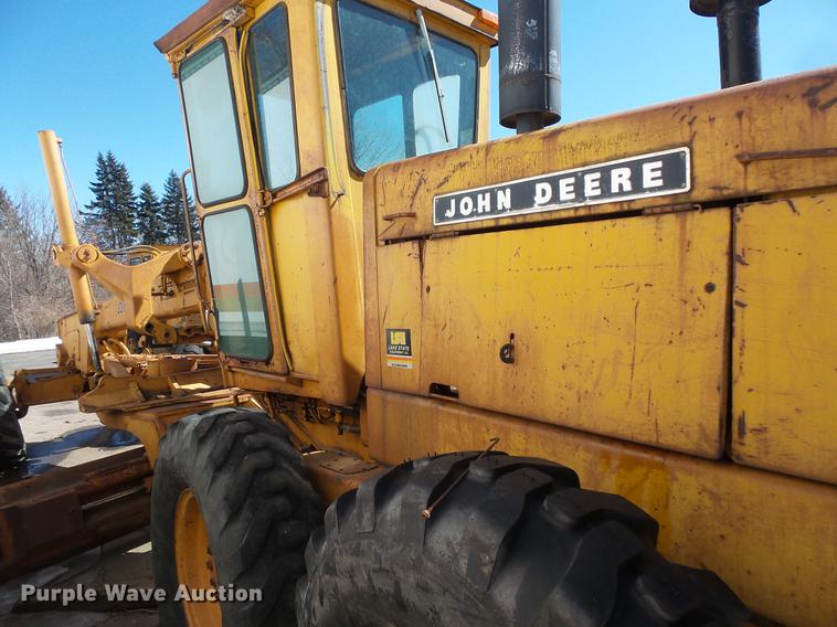 image for item DW9567 1977 John Deere 770 motor grader