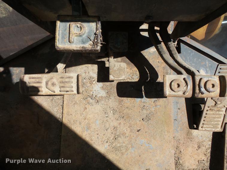 image for item DW9567 1977 John Deere 770 motor grader