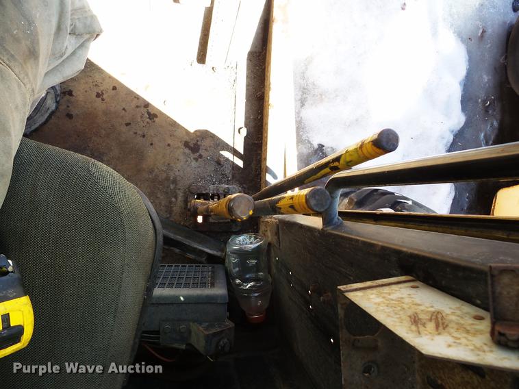 image for item DW9567 1977 John Deere 770 motor grader