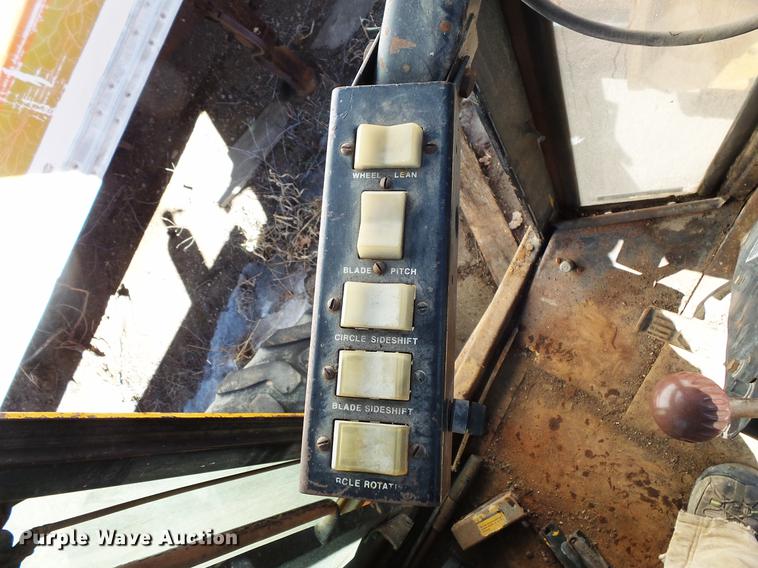 image for item DW9567 1977 John Deere 770 motor grader