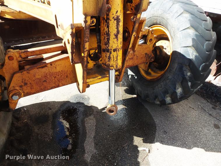 image for item DW9567 1977 John Deere 770 motor grader