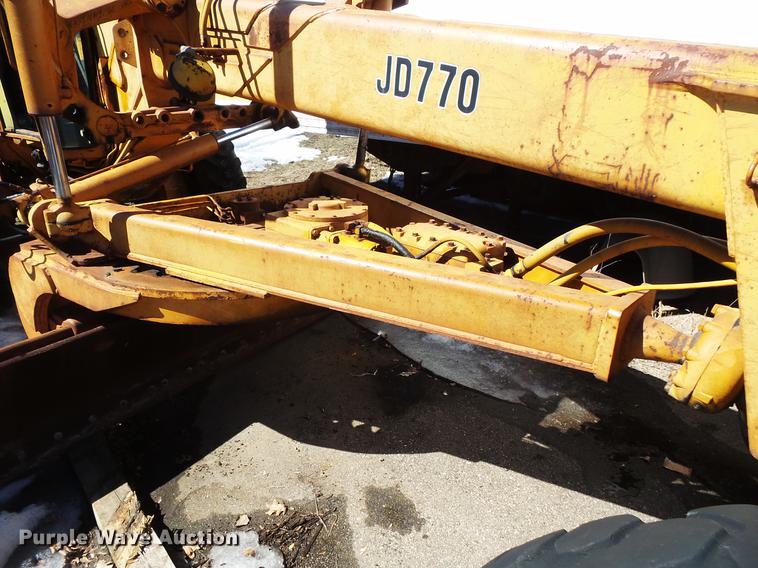 image for item DW9567 1977 John Deere 770 motor grader
