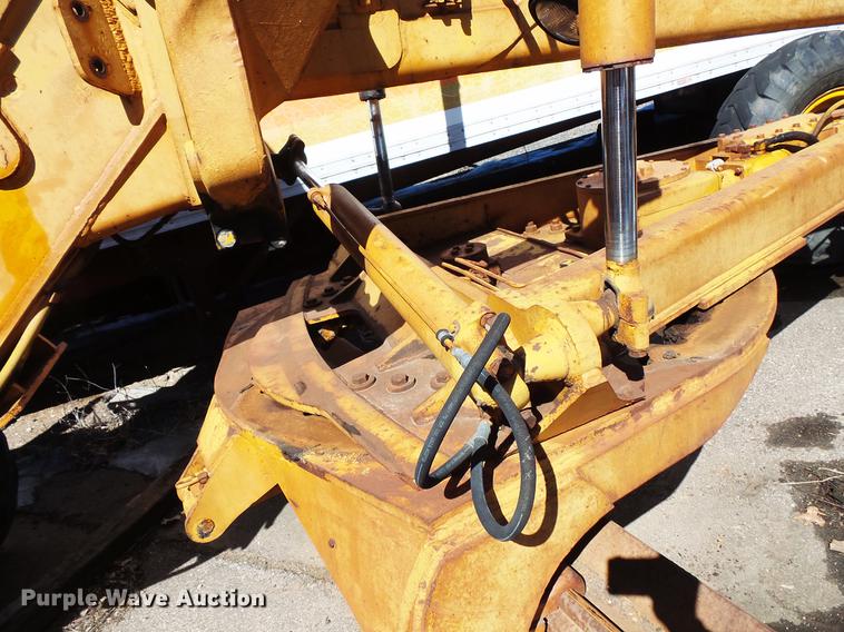 image for item DW9567 1977 John Deere 770 motor grader